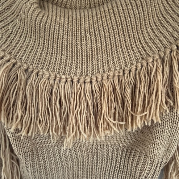 Hot & Delicious cropped fringed sweater
B4 - Picture 3 of 6